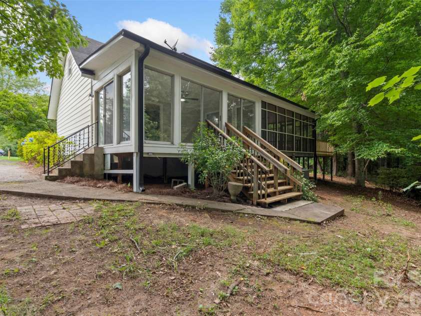 711 King Arthur Drive, Gastonia, NC 28056.  MLS# CAR4392426, YatesRealty ID 33001. 