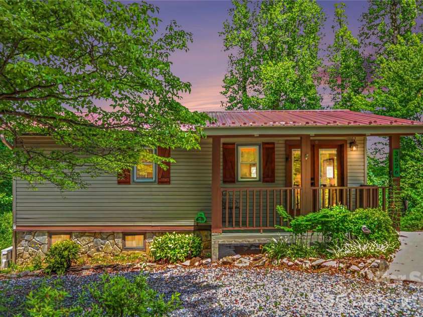 3526 Dogwood Lane, Morganton, NC 28655.  MLS# CAR4396368, YatesRealty ID 33003. 
