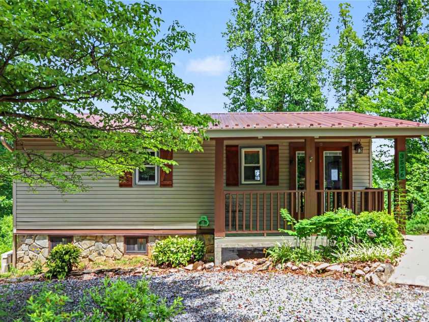 3526 Dogwood Lane, Morganton, NC 28655.  MLS# CAR4396368, YatesRealty ID 33003. 