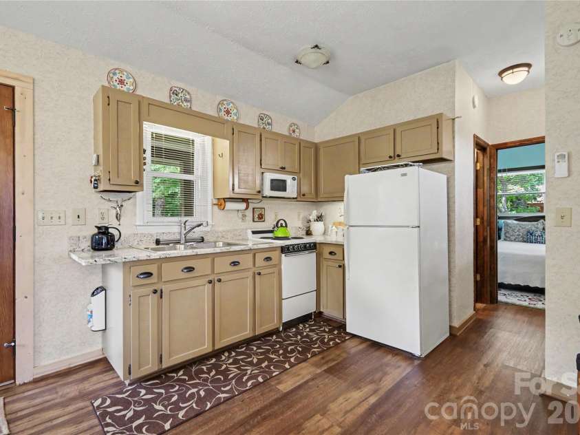3526 Dogwood Lane, Morganton, NC 28655.  MLS# CAR4396368, YatesRealty ID 33003. 