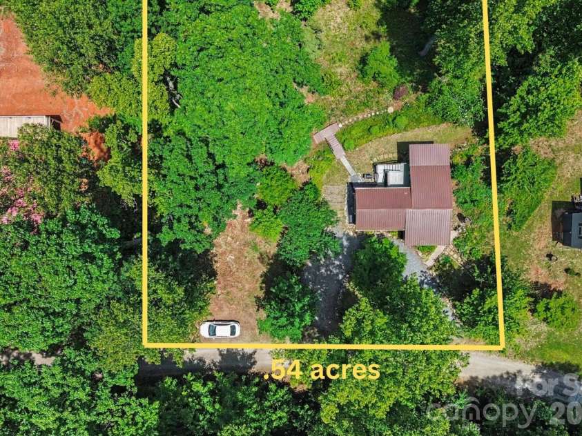 3526 Dogwood Lane, Morganton, NC 28655.  MLS# CAR4396368, YatesRealty ID 33003. 