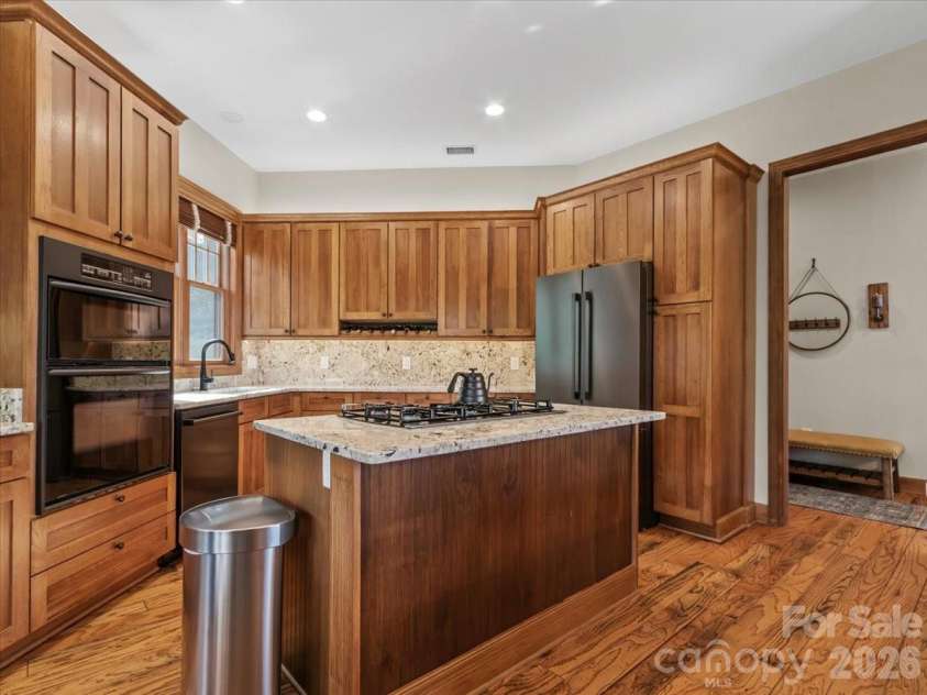 151 Spring Rock Road, Burnsville, NC 28714.  MLS# CAR4392495, YatesRealty ID 33004. 