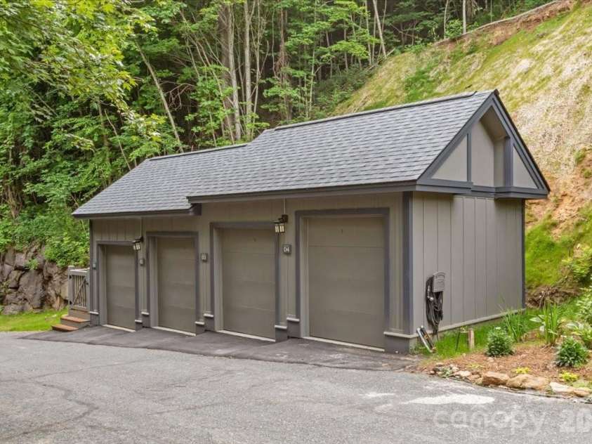 151 Spring Rock Road, Burnsville, NC 28714.  MLS# CAR4392495, YatesRealty ID 33004. 