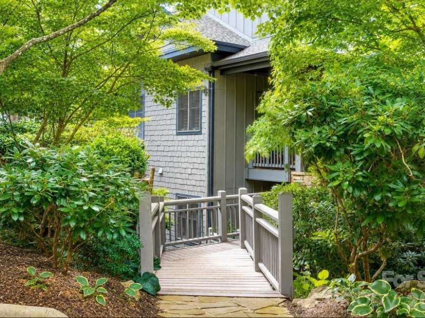 151 Spring Rock Road, Burnsville, NC 28714.  MLS# CAR4414674, YatesRealty ID 33004. 