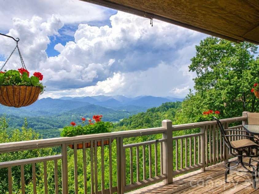 151 Spring Rock Road, Burnsville, NC 28714.  MLS# CAR4414674, YatesRealty ID 33004. 