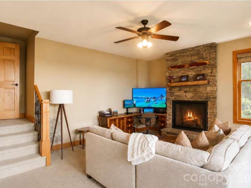 151 Spring Rock Road, Burnsville, NC 28714.  MLS# CAR4414674, YatesRealty ID 33004. 
