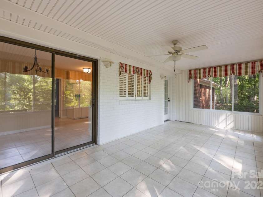 11819 Lansbury Court, Charlotte, NC 28226.  MLS# CAR4290157, YatesRealty ID 33005. 