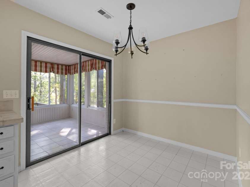 11819 Lansbury Court, Charlotte, NC 28226.  MLS# CAR4290157, YatesRealty ID 33005. 