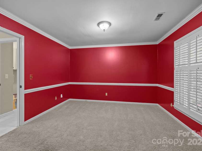 11819 Lansbury Court, Charlotte, NC 28226.  MLS# CAR4290157, YatesRealty ID 33005. 