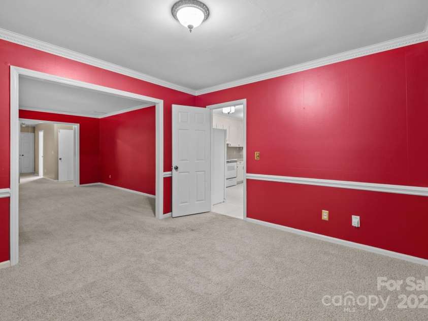 11819 Lansbury Court, Charlotte, NC 28226.  MLS# CAR4290157, YatesRealty ID 33005. 