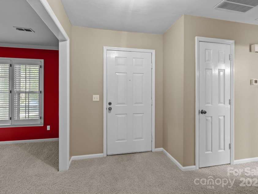 11819 Lansbury Court, Charlotte, NC 28226.  MLS# CAR4290157, YatesRealty ID 33005. 