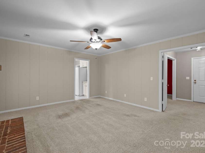 11819 Lansbury Court, Charlotte, NC 28226.  MLS# CAR4290157, YatesRealty ID 33005. 