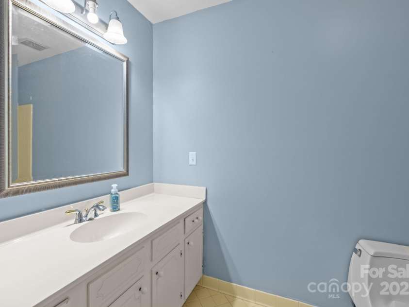 11819 Lansbury Court, Charlotte, NC 28226.  MLS# CAR4290157, YatesRealty ID 33005. 
