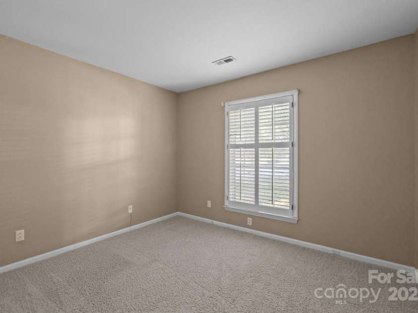 11819 Lansbury Court, Charlotte, NC 28226.  MLS# CAR4290157, YatesRealty ID 33005. 