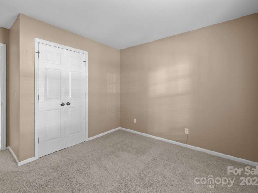 11819 Lansbury Court, Charlotte, NC 28226.  MLS# CAR4290157, YatesRealty ID 33005. 