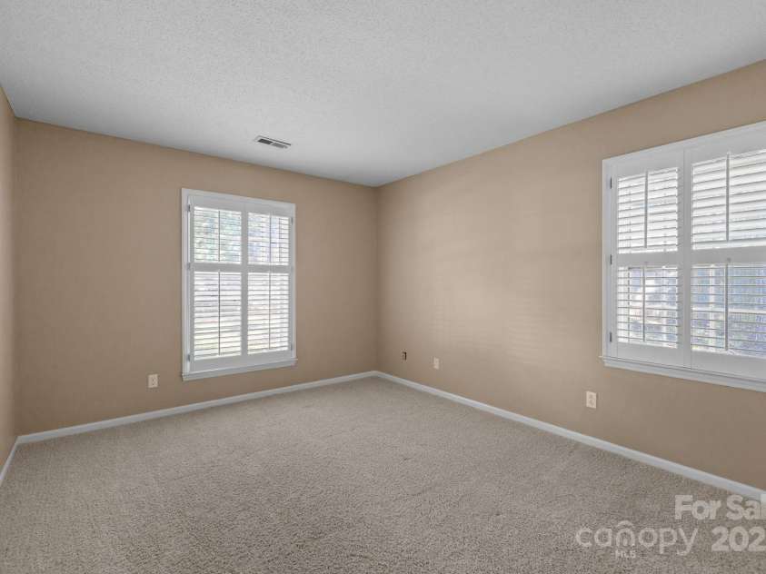 11819 Lansbury Court, Charlotte, NC 28226.  MLS# CAR4290157, YatesRealty ID 33005. 