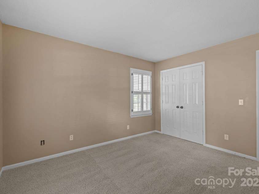 11819 Lansbury Court, Charlotte, NC 28226.  MLS# CAR4290157, YatesRealty ID 33005. 