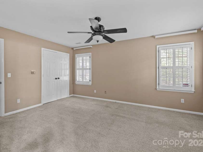 11819 Lansbury Court, Charlotte, NC 28226.  MLS# CAR4290157, YatesRealty ID 33005. 