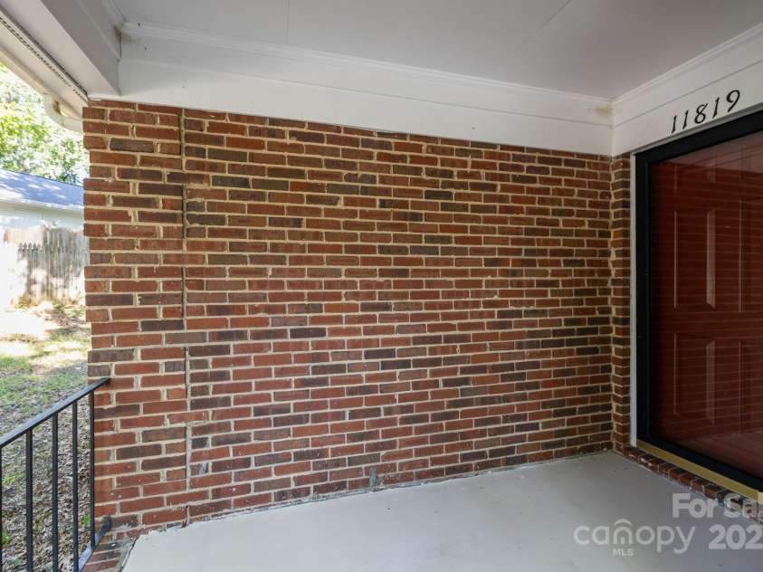 11819 Lansbury Court, Charlotte, NC 28226.  MLS# CAR4290157, YatesRealty ID 33005. 