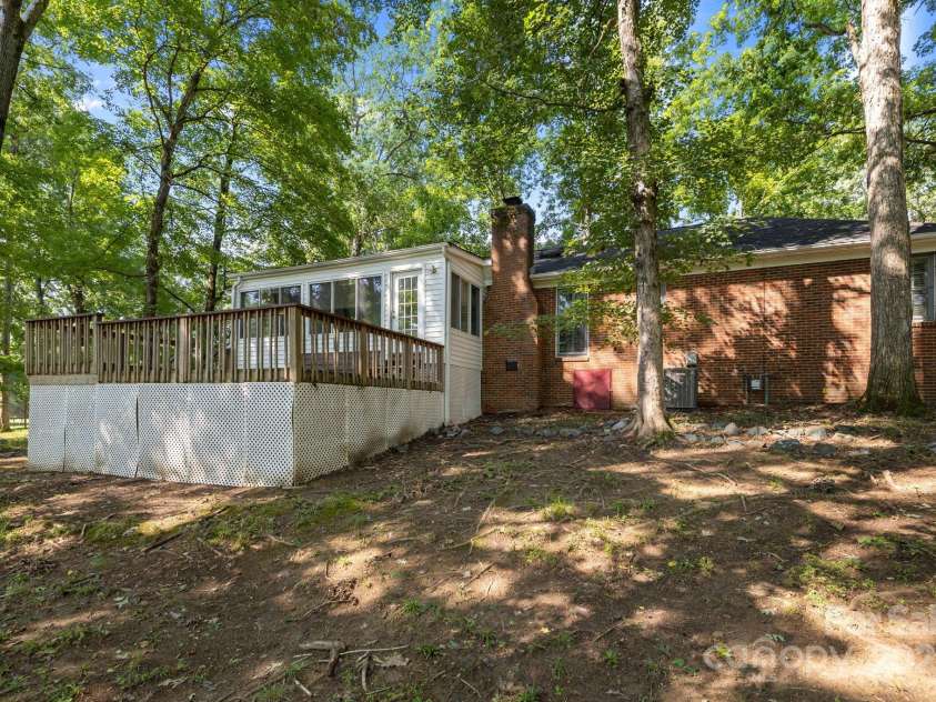 11819 Lansbury Court, Charlotte, NC 28226.  MLS# CAR4290157, YatesRealty ID 33005. 