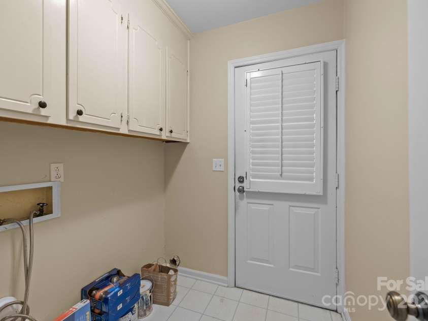 11819 Lansbury Court, Charlotte, NC 28226.  MLS# CAR4290157, YatesRealty ID 33005. 