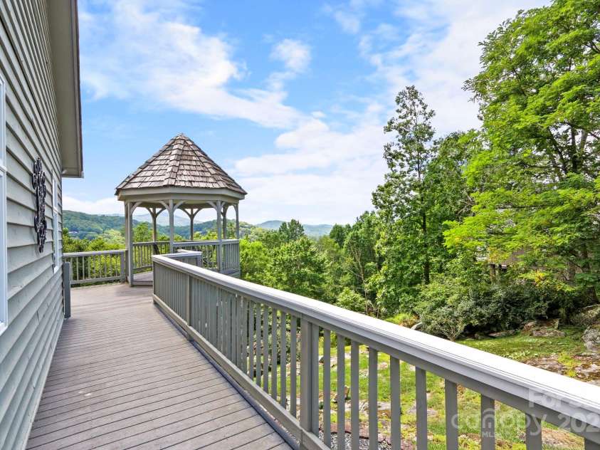 1860 Hickory None, Boone, NC 28607.  MLS# CAR4289793, YatesRealty ID 33006. 