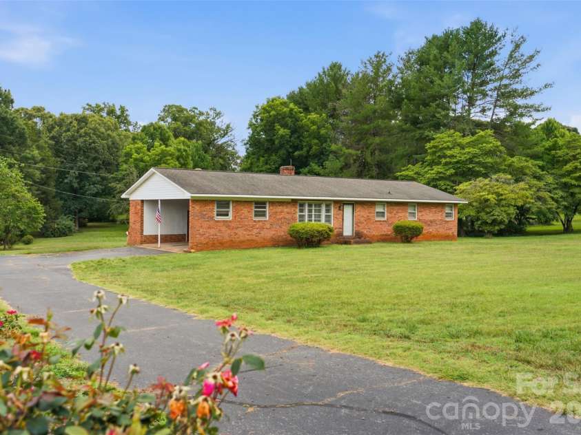 478 River Hill Road, Statesville, NC 28625.  MLS# CAR4384969, YatesRealty ID 33006. 