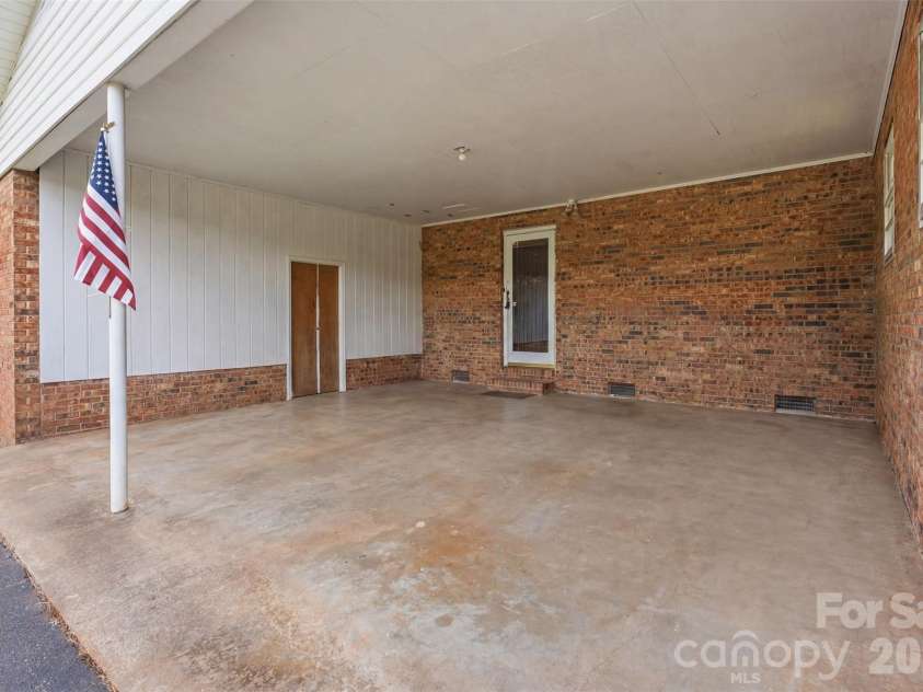 478 River Hill Road, Statesville, NC 28625.  MLS# CAR4384969, YatesRealty ID 33006. 