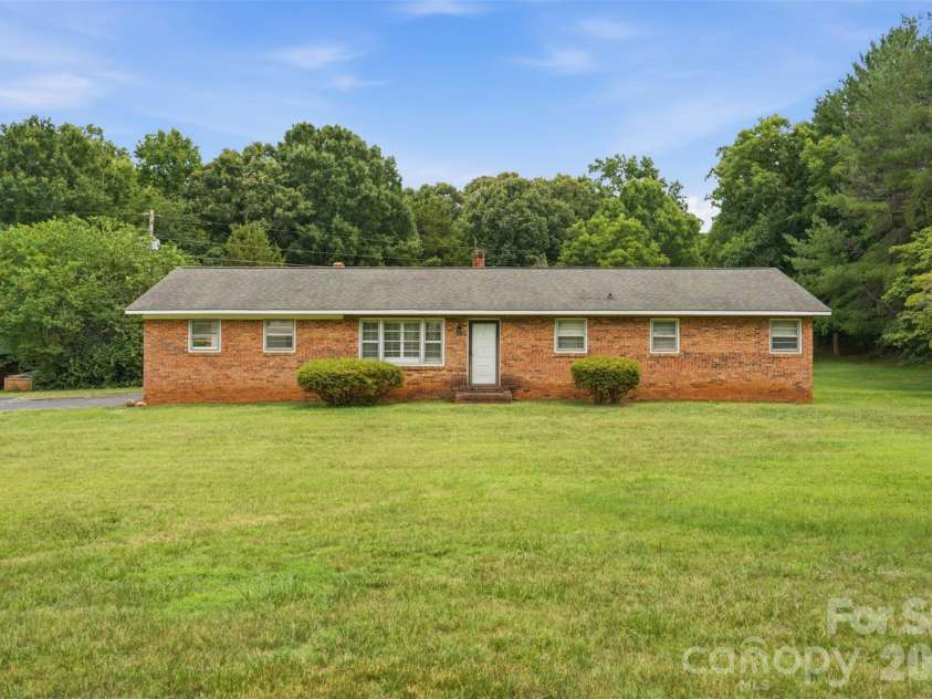 478 River Hill Road, Statesville, NC 28625.  MLS# CAR4384969, YatesRealty ID 33006. 