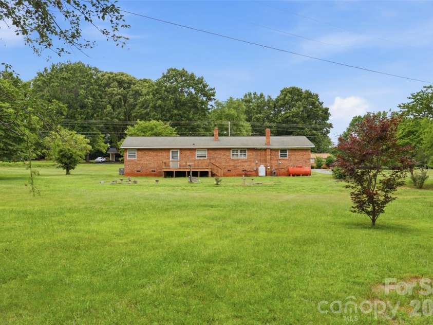 478 River Hill Road, Statesville, NC 28625.  MLS# CAR4384969, YatesRealty ID 33006. 