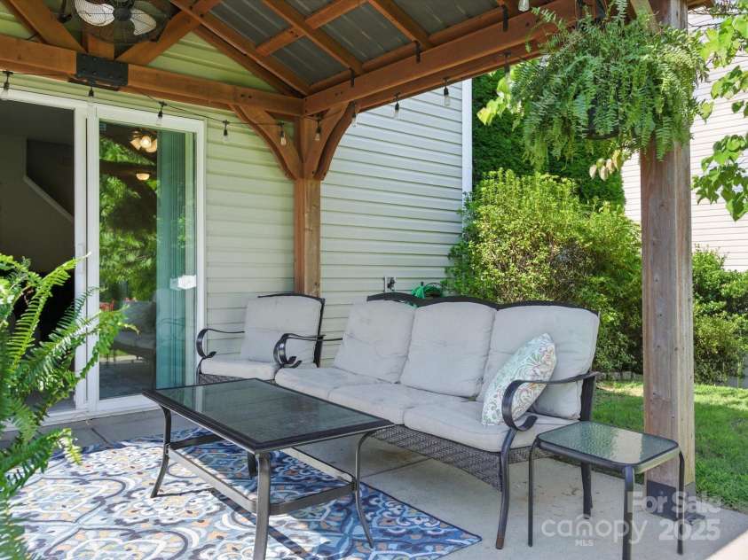 10211 Green Grass Road, Charlotte, NC 28227.  MLS# CAR4293063, YatesRealty ID 33007. 
