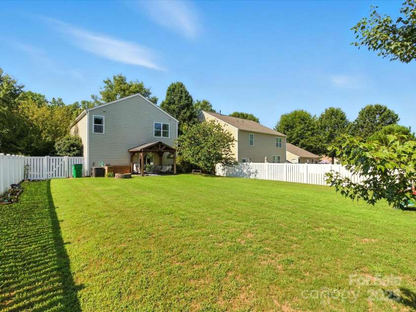 10211 Green Grass Road, Charlotte, NC 28227.  MLS# CAR4293063, YatesRealty ID 33007. 