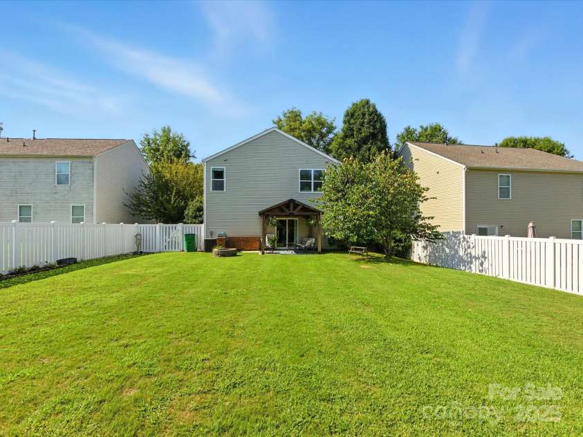 10211 Green Grass Road, Charlotte, NC 28227.  MLS# CAR4293063, YatesRealty ID 33007. 