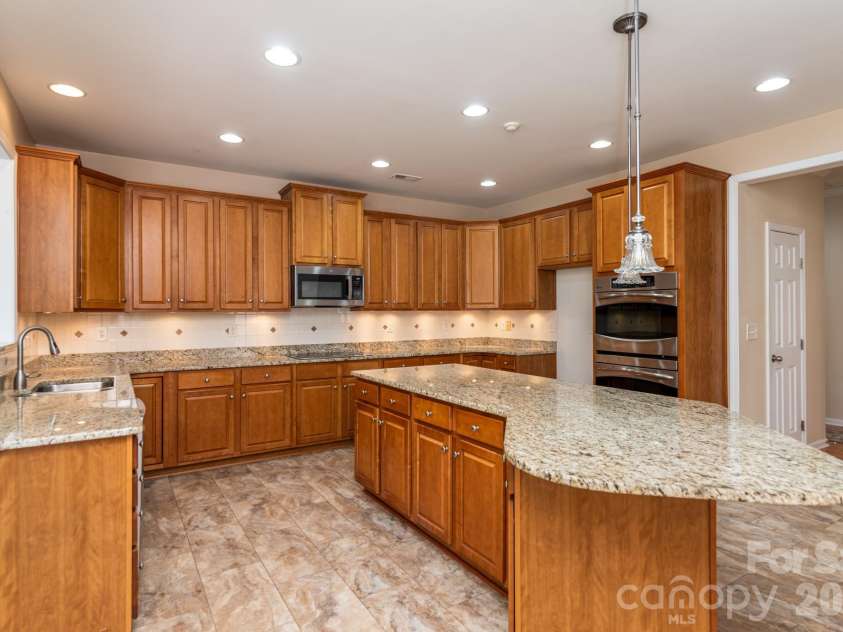 15417 Troubadour Lane, Huntersville, NC 28078.  MLS# CAR4384552, YatesRealty ID 33007. 