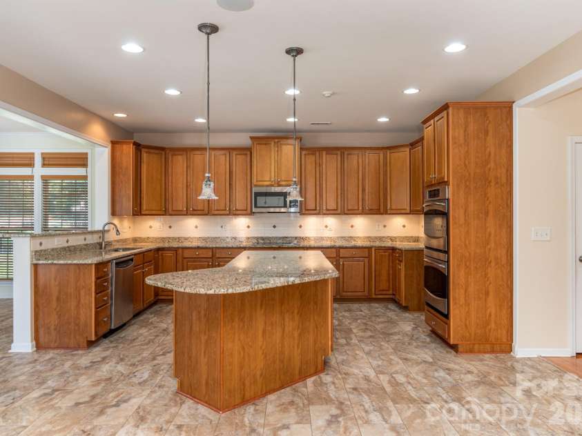 15417 Troubadour Lane, Huntersville, NC 28078.  MLS# CAR4384552, YatesRealty ID 33007. 