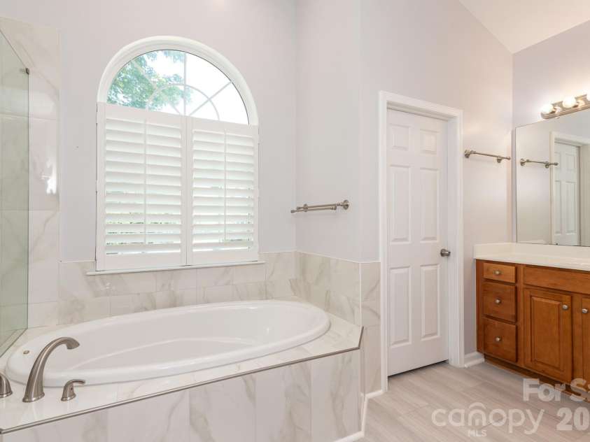 15417 Troubadour Lane, Huntersville, NC 28078.  MLS# CAR4384552, YatesRealty ID 33007. 