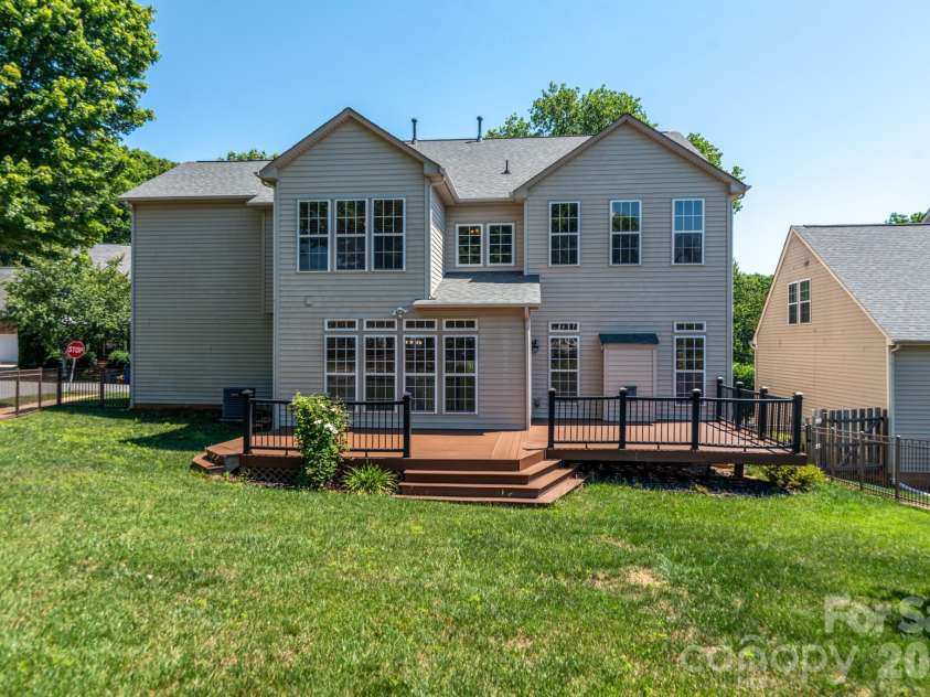 15417 Troubadour Lane, Huntersville, NC 28078.  MLS# CAR4384552, YatesRealty ID 33007. 