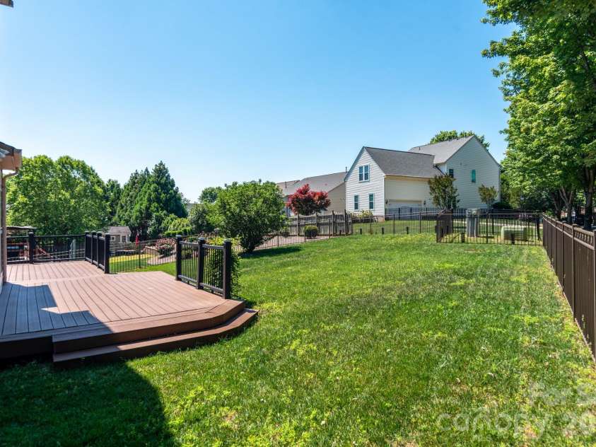 15417 Troubadour Lane, Huntersville, NC 28078.  MLS# CAR4384552, YatesRealty ID 33007. 