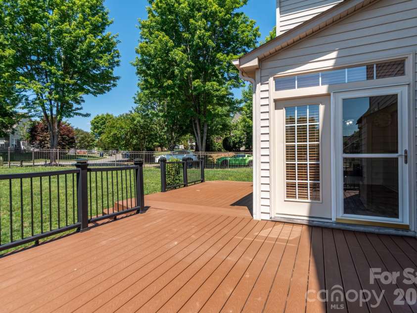 15417 Troubadour Lane, Huntersville, NC 28078.  MLS# CAR4384552, YatesRealty ID 33007. 