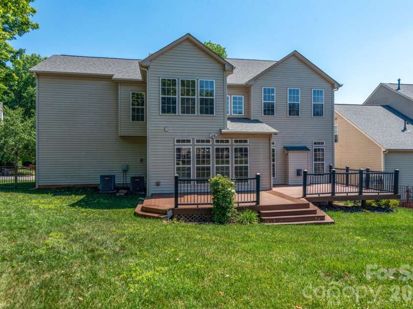 15417 Troubadour Lane, Huntersville, NC 28078.  MLS# CAR4384552, YatesRealty ID 33007. 