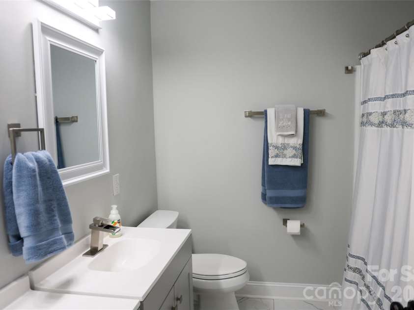 9234 Brechin Drive, Charlotte, NC 28277.  MLS# CAR4368306, YatesRealty ID 33008. Bathroom 2
