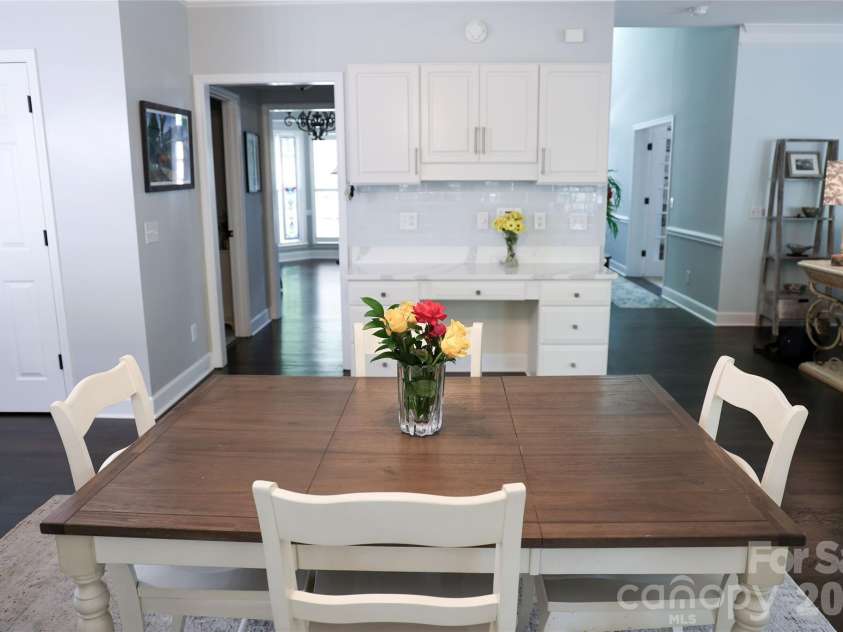9234 Brechin Drive, Charlotte, NC 28277.  MLS# CAR4368306, YatesRealty ID 33008. Breakfast Area