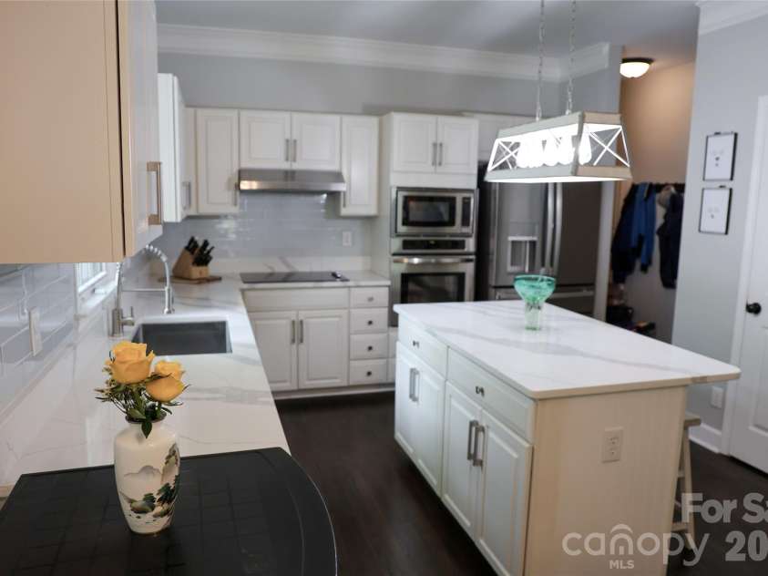 9234 Brechin Drive, Charlotte, NC 28277.  MLS# CAR4368306, YatesRealty ID 33008. Kitchen