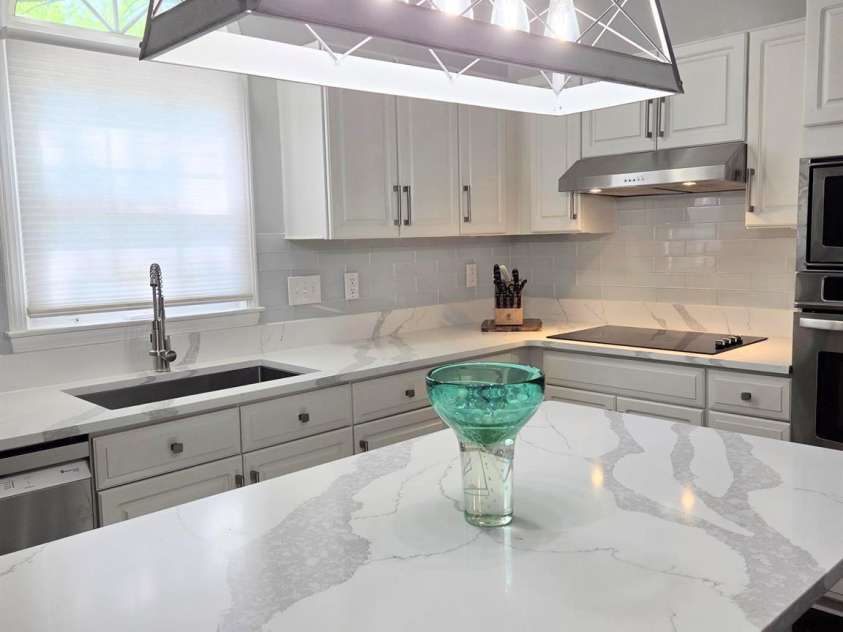 9234 Brechin Drive, Charlotte, NC 28277.  MLS# CAR4368306, YatesRealty ID 33008. Kitchen Lights