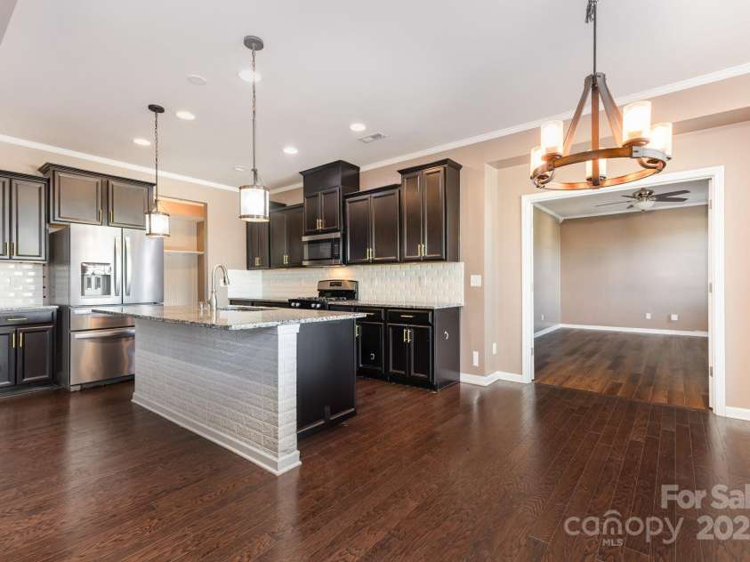 7806 Meridale Forest Drive, Charlotte, NC 28269.  MLS# CAR4312692, YatesRealty ID 33009. 