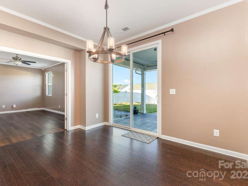 7806 Meridale Forest Drive, Charlotte, NC 28269.  MLS# CAR4312692, YatesRealty ID 33009. 