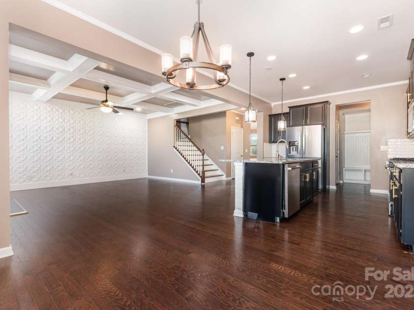 7806 Meridale Forest Drive, Charlotte, NC 28269.  MLS# CAR4312692, YatesRealty ID 33009. 