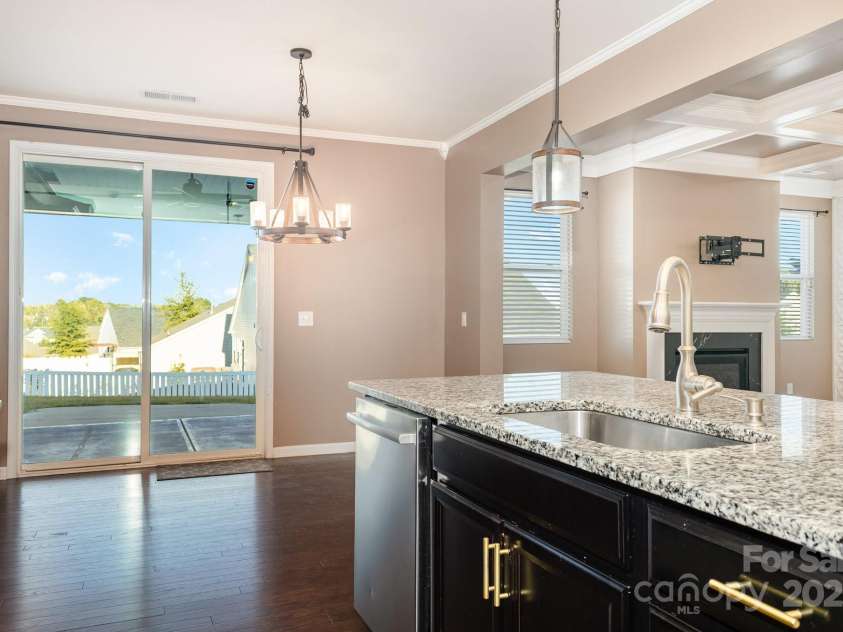 7806 Meridale Forest Drive, Charlotte, NC 28269.  MLS# CAR4312692, YatesRealty ID 33009. 