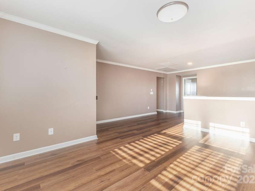 7806 Meridale Forest Drive, Charlotte, NC 28269.  MLS# CAR4312692, YatesRealty ID 33009. 