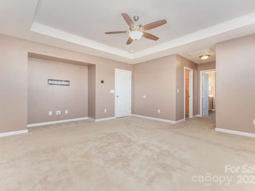 7806 Meridale Forest Drive, Charlotte, NC 28269.  MLS# CAR4312692, YatesRealty ID 33009. 